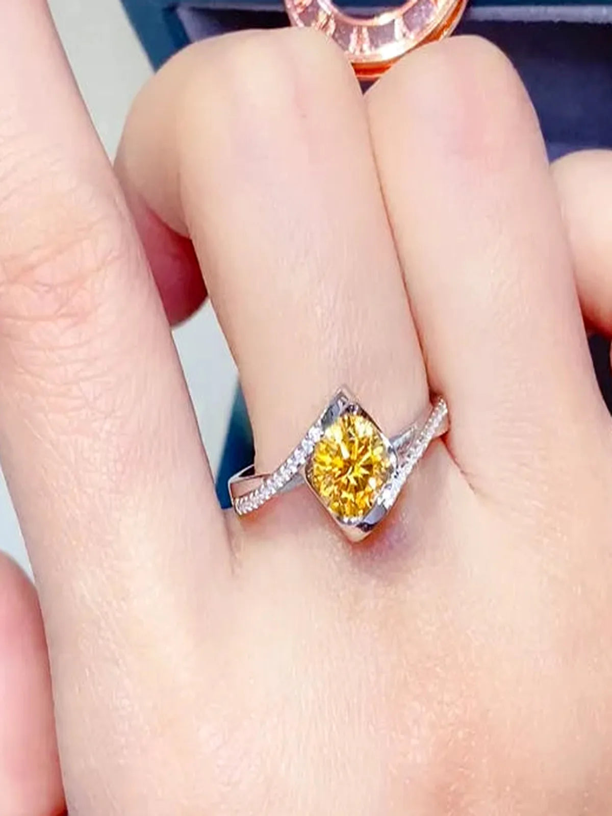1 Carat Moissanite 925 Sterling Silver Ring — Yellow Modern