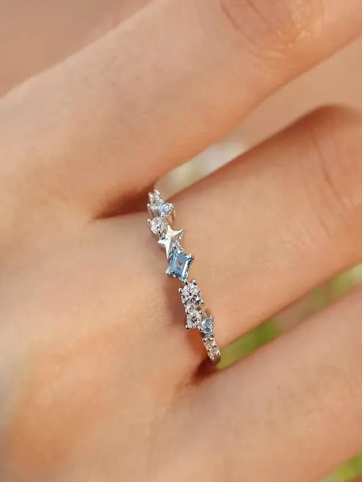 Star Inlaid Zircon Ring
